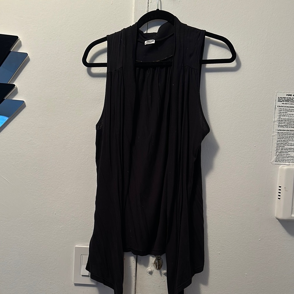 Splendid Black Sleeveless Cardigan